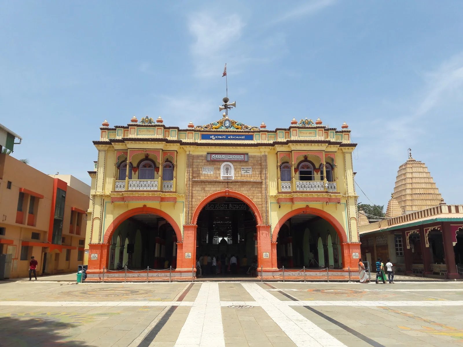Courtyard at Shri Siddharoodha Swamy Math, Hubli.