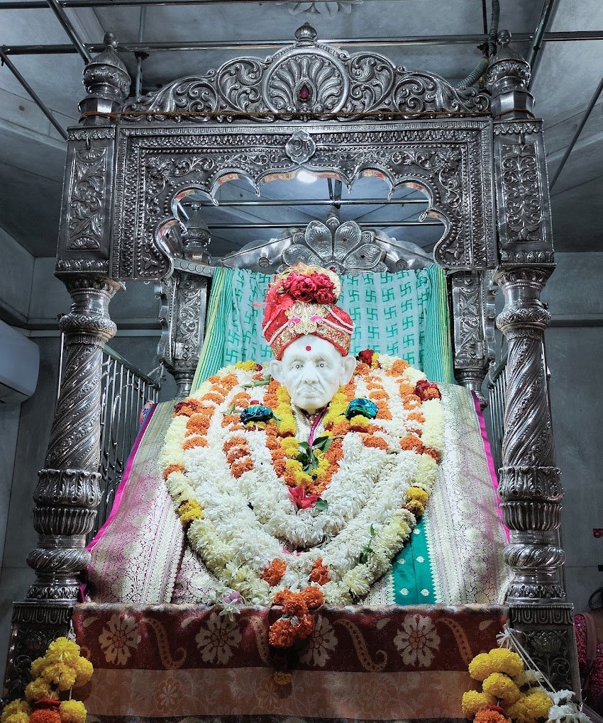 Shrine and gathering spaces at Shri Siddharoodha Swamy Math, Hubli.